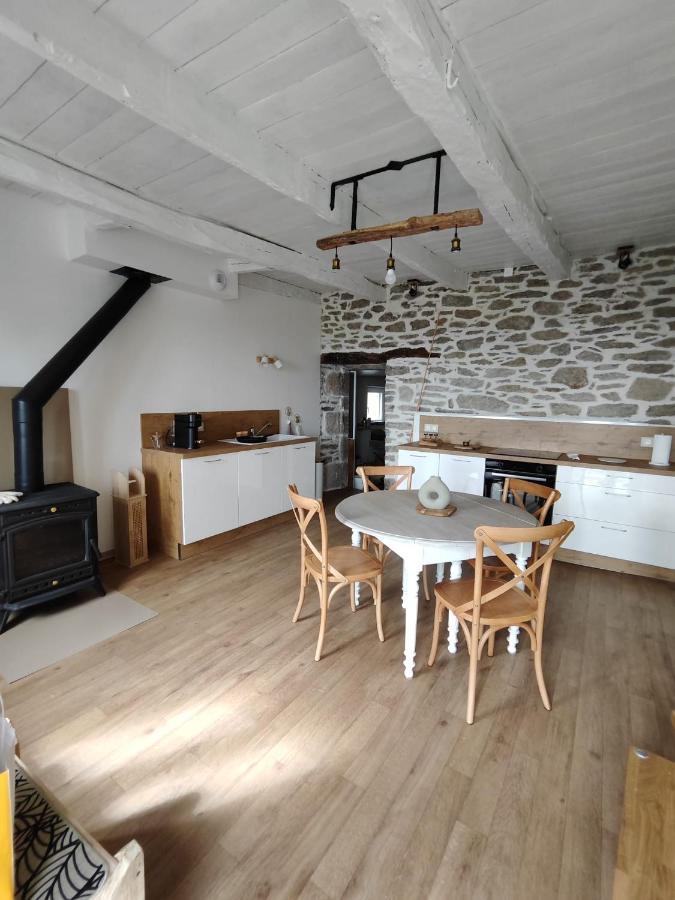 Gite A La Tour De Peyrebrune Alrance Exterior foto