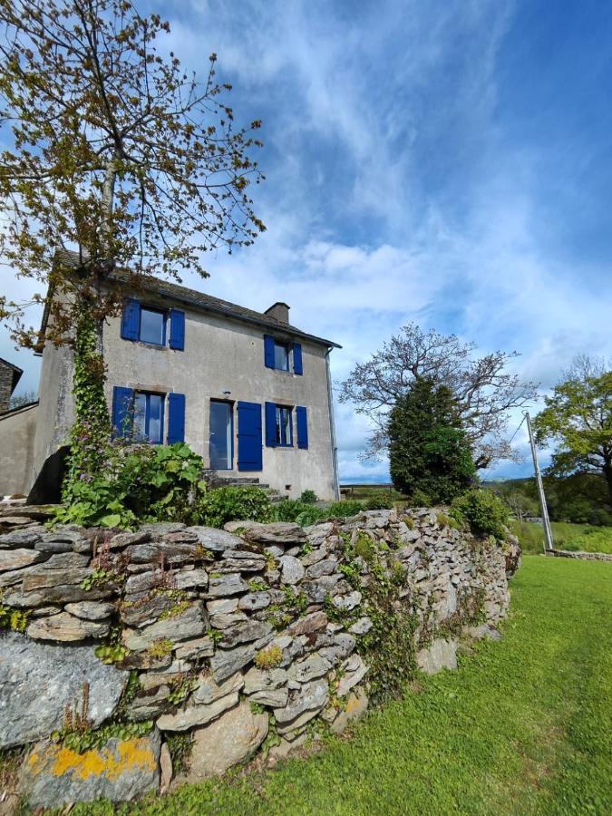 Gite A La Tour De Peyrebrune Alrance Exterior foto