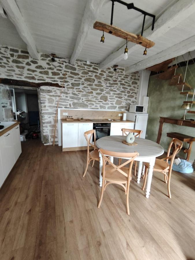 Gite A La Tour De Peyrebrune Alrance Exterior foto