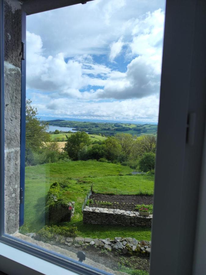 Gite A La Tour De Peyrebrune Alrance Exterior foto