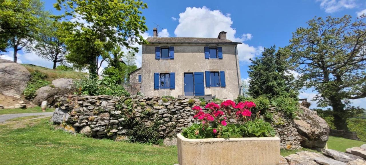 Gite A La Tour De Peyrebrune Alrance Exterior foto
